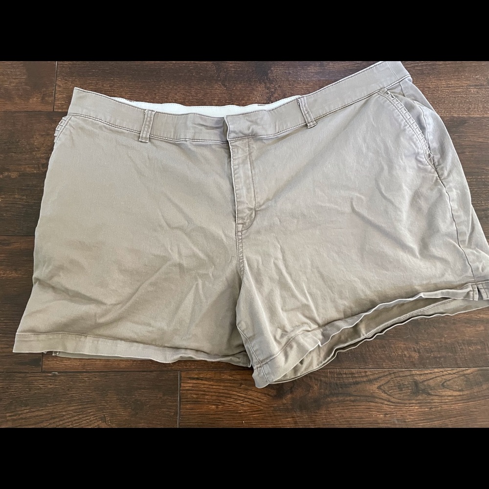 Lane Bryant khaki shorts in size 22